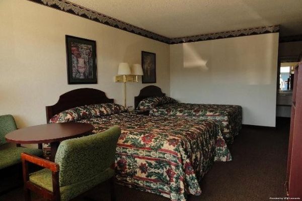 RED CARPET INN AND SUITES DANVILLE (Danville)